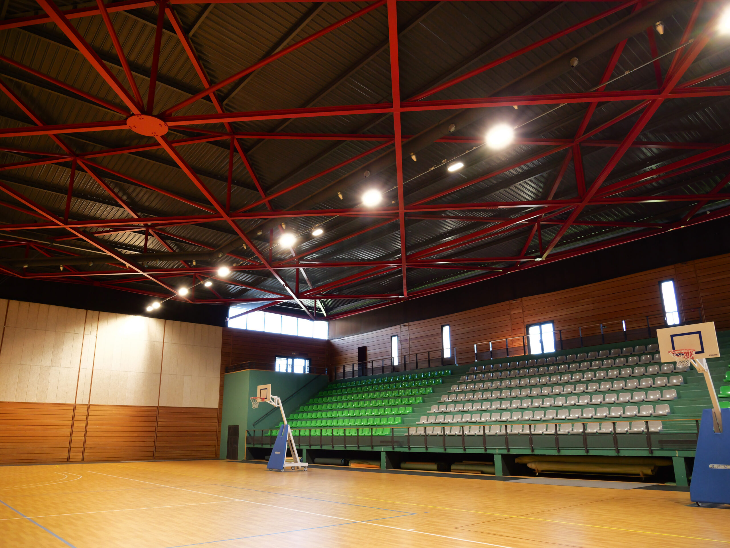 Eclairage-disano-sportif-Complexe-Cite-de-lEau_Basket_Forum_Publier-3